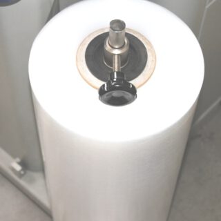 Palletwikkelfolie, machinerollen, 270% rek, transparant, 20 My dik, 50 cm x 1.700 m per rol-0